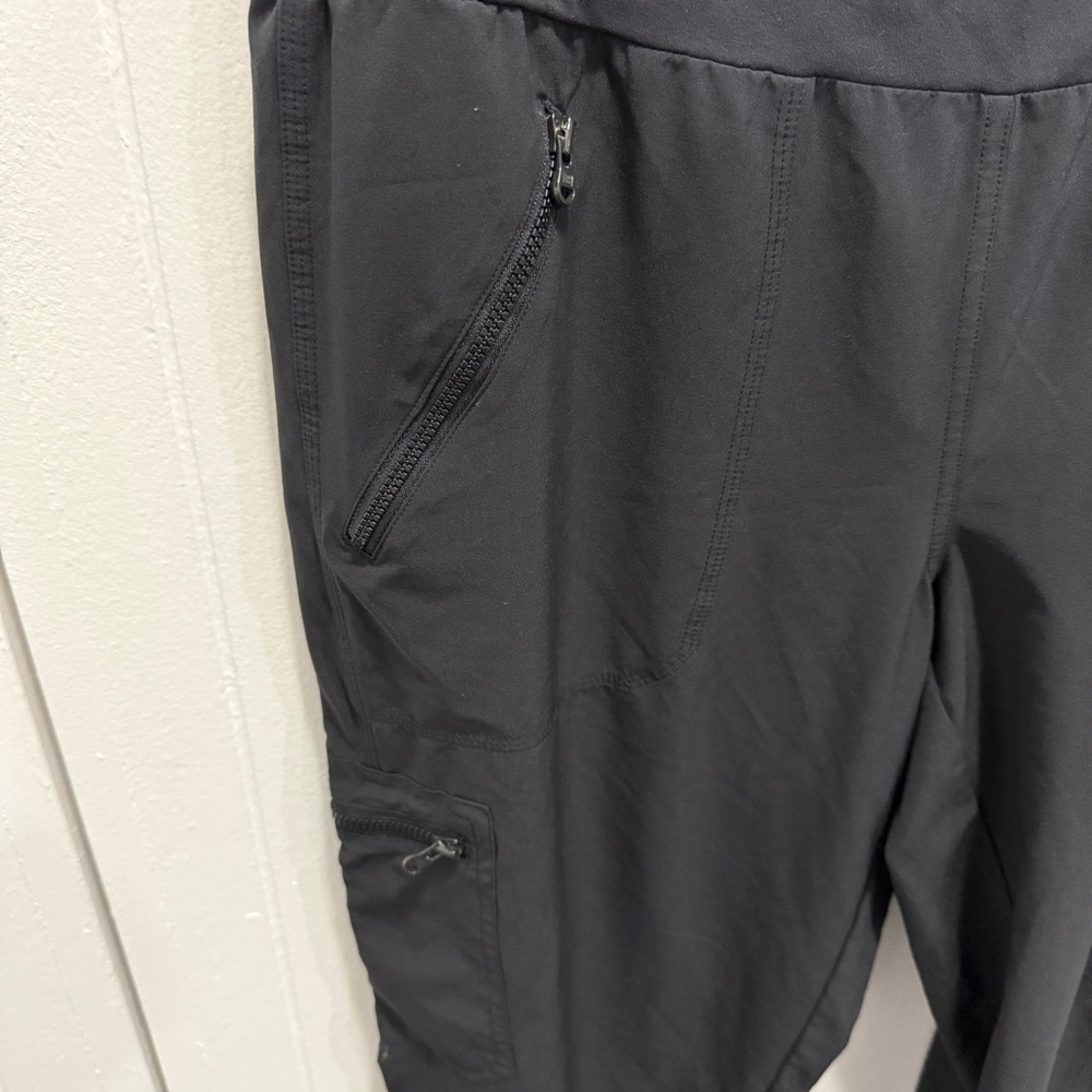 Lucy Black Cropped Jogger Pants - Picture 3 of 8